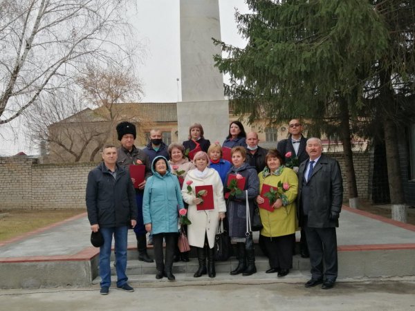 Поздравляем ПДО Глазкову Елену Олеговну с вручением Свидетельства в честь занесения на Доску почёта.